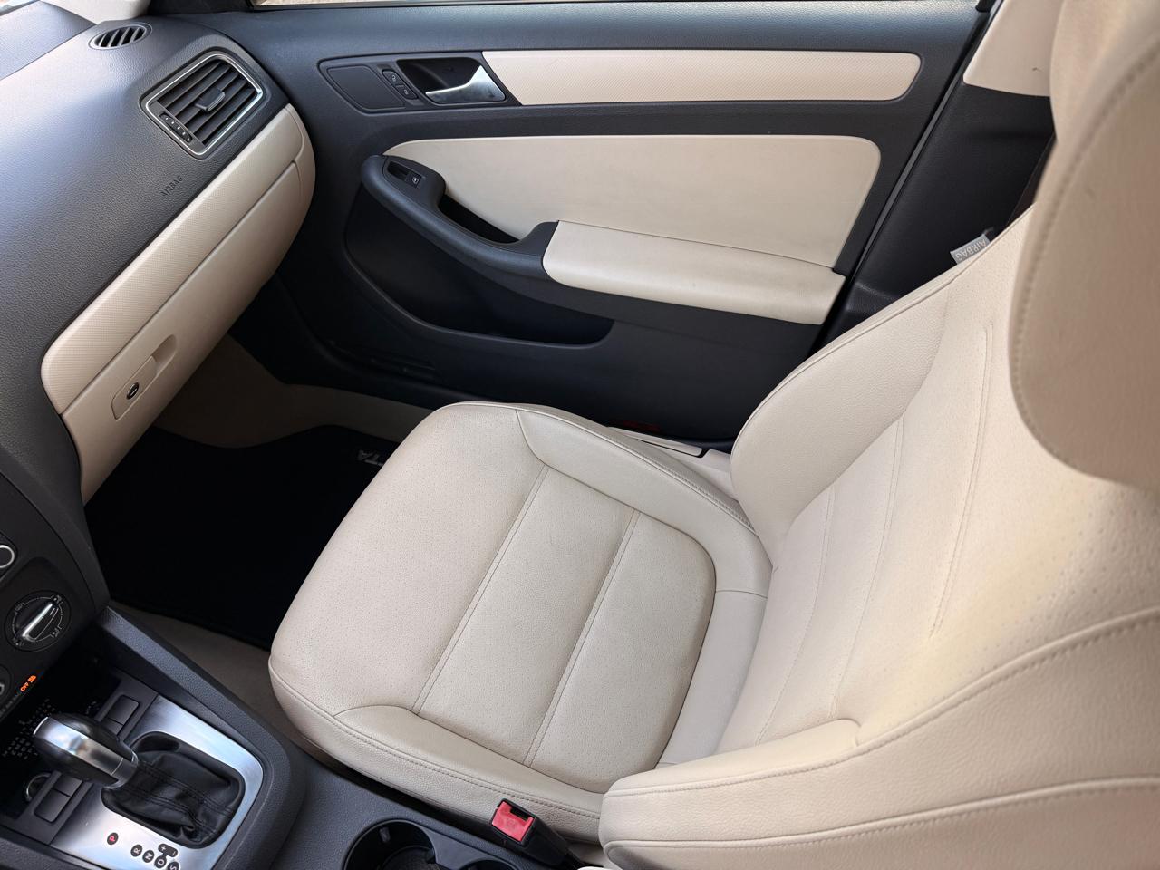 Volkswagen Jetta SE 2012