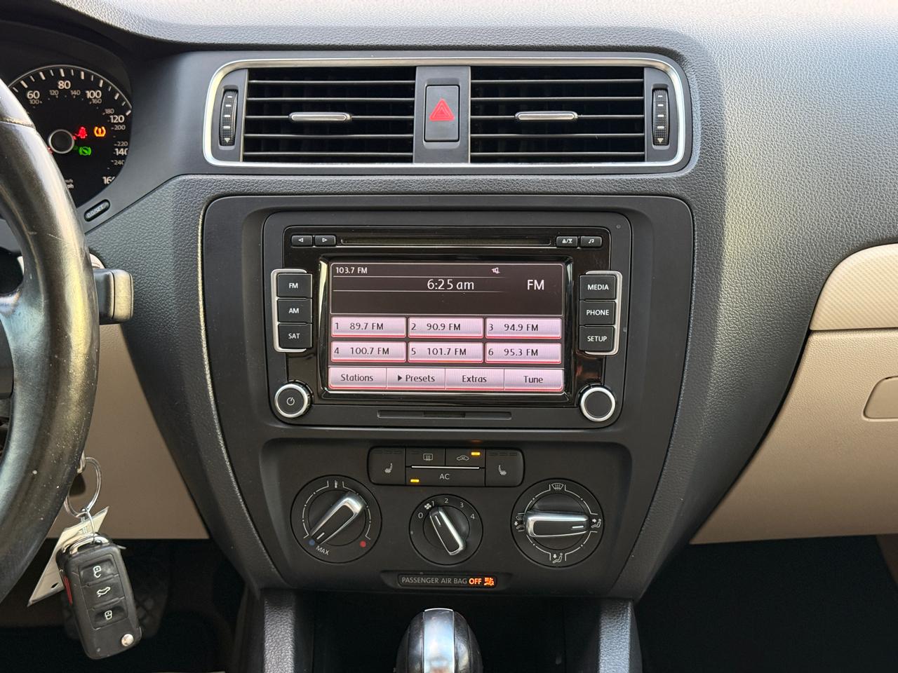 Volkswagen Jetta SE 2012