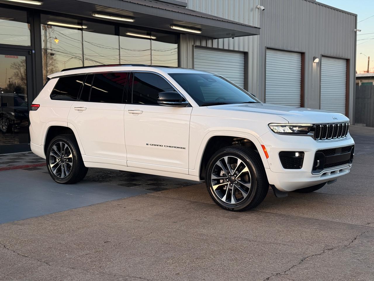 Jeep Grand Cherokee L Overland 4WD 2023