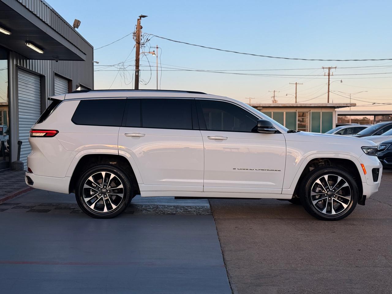 Jeep Grand Cherokee L Overland 4WD 2023