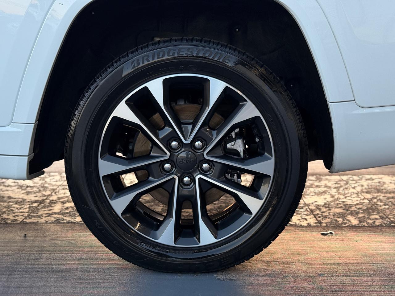 Jeep Grand Cherokee L Overland 4WD 2023