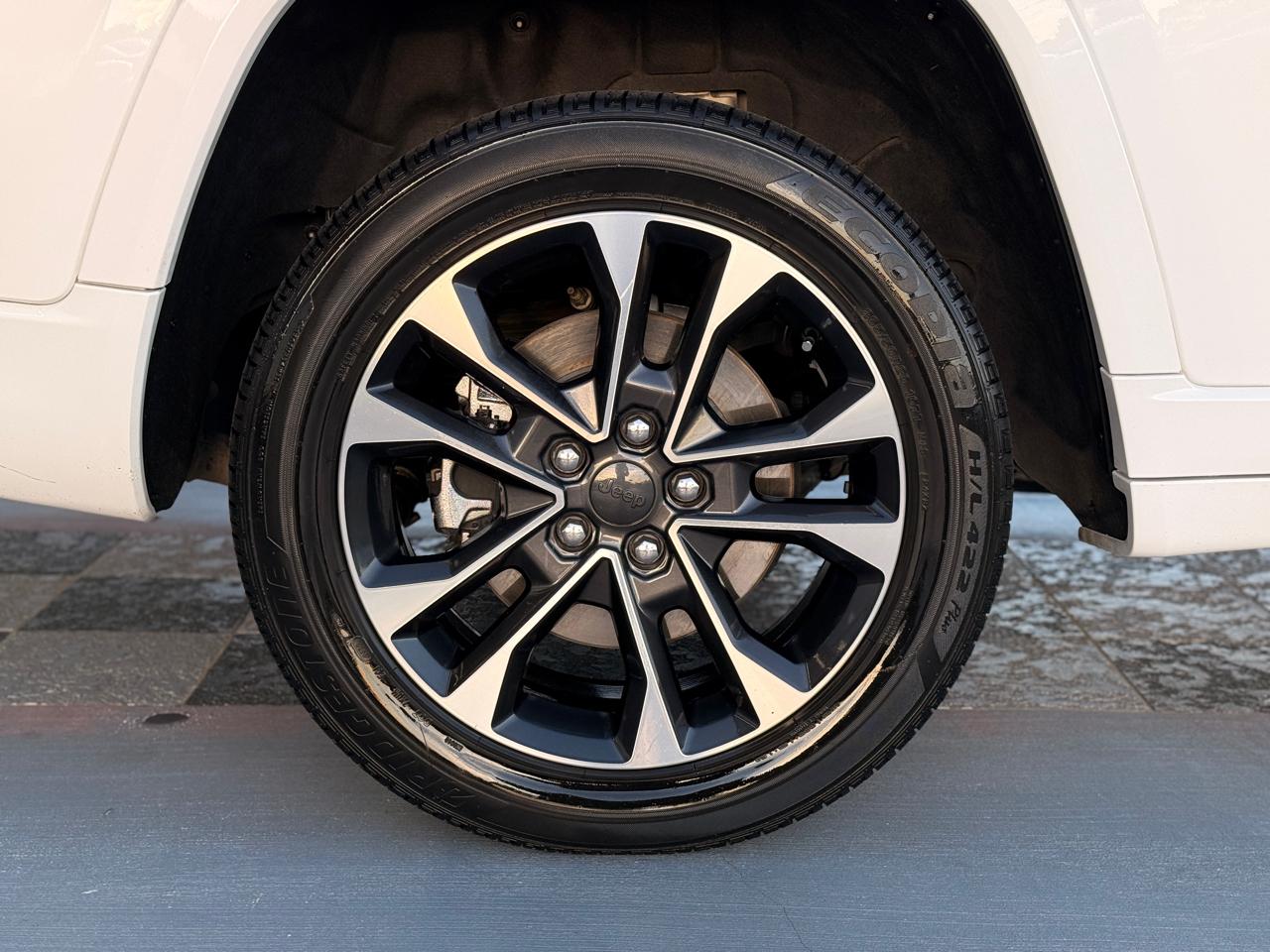 Jeep Grand Cherokee L Overland 4WD 2023