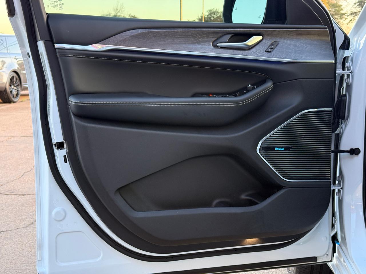 Jeep Grand Cherokee L Overland 4WD 2023