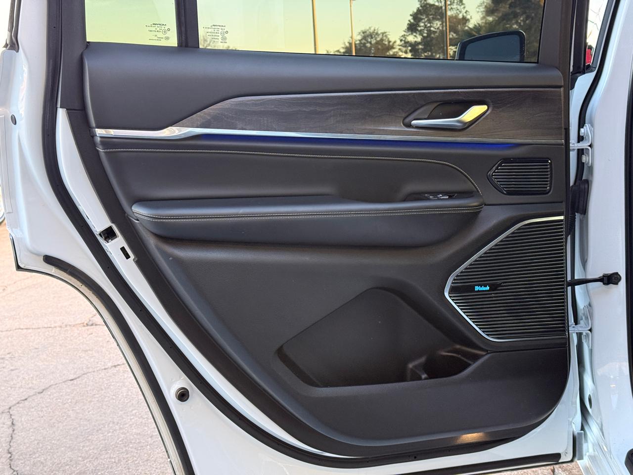 Jeep Grand Cherokee L Overland 4WD 2023