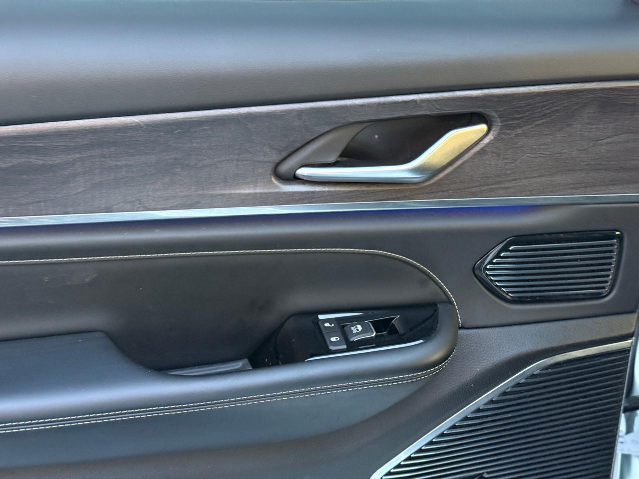 Jeep Grand Cherokee L Overland 4WD 2023