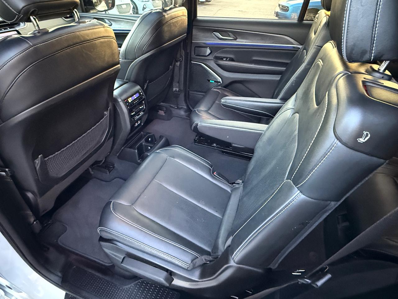 Jeep Grand Cherokee L Overland 4WD 2023