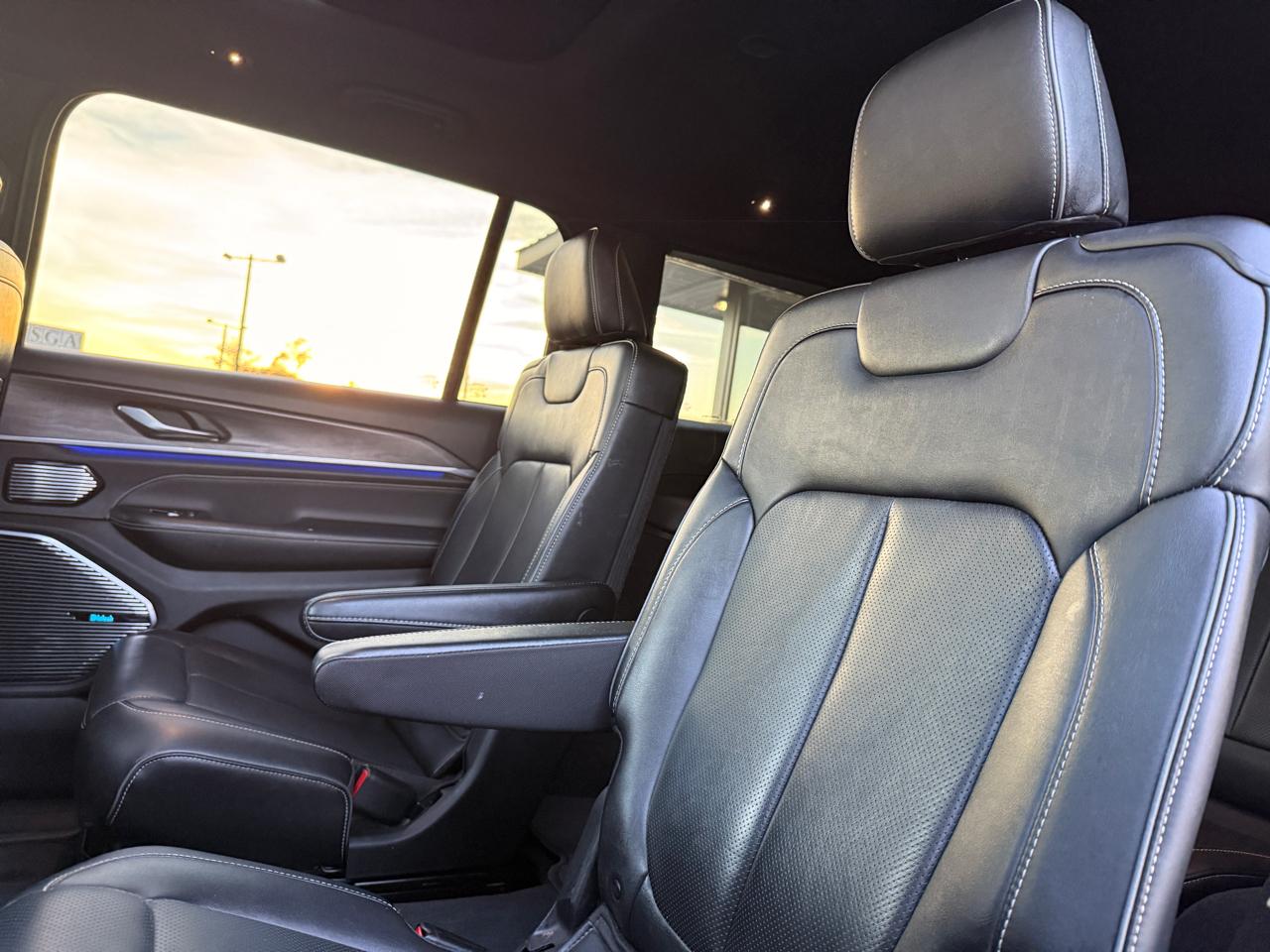 Jeep Grand Cherokee L Overland 4WD 2023