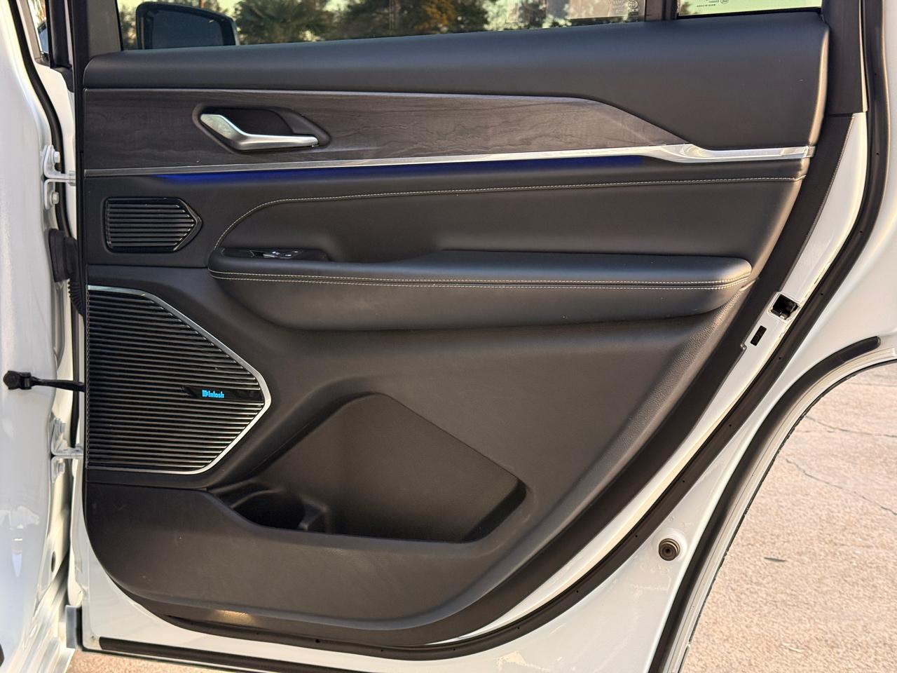 Jeep Grand Cherokee L Overland 4WD 2023