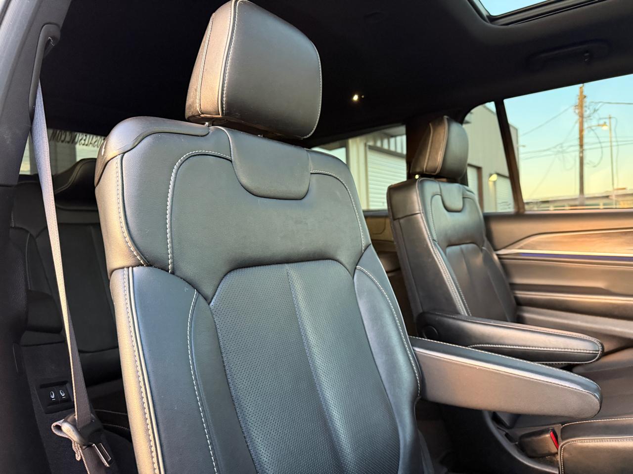 Jeep Grand Cherokee L Overland 4WD 2023