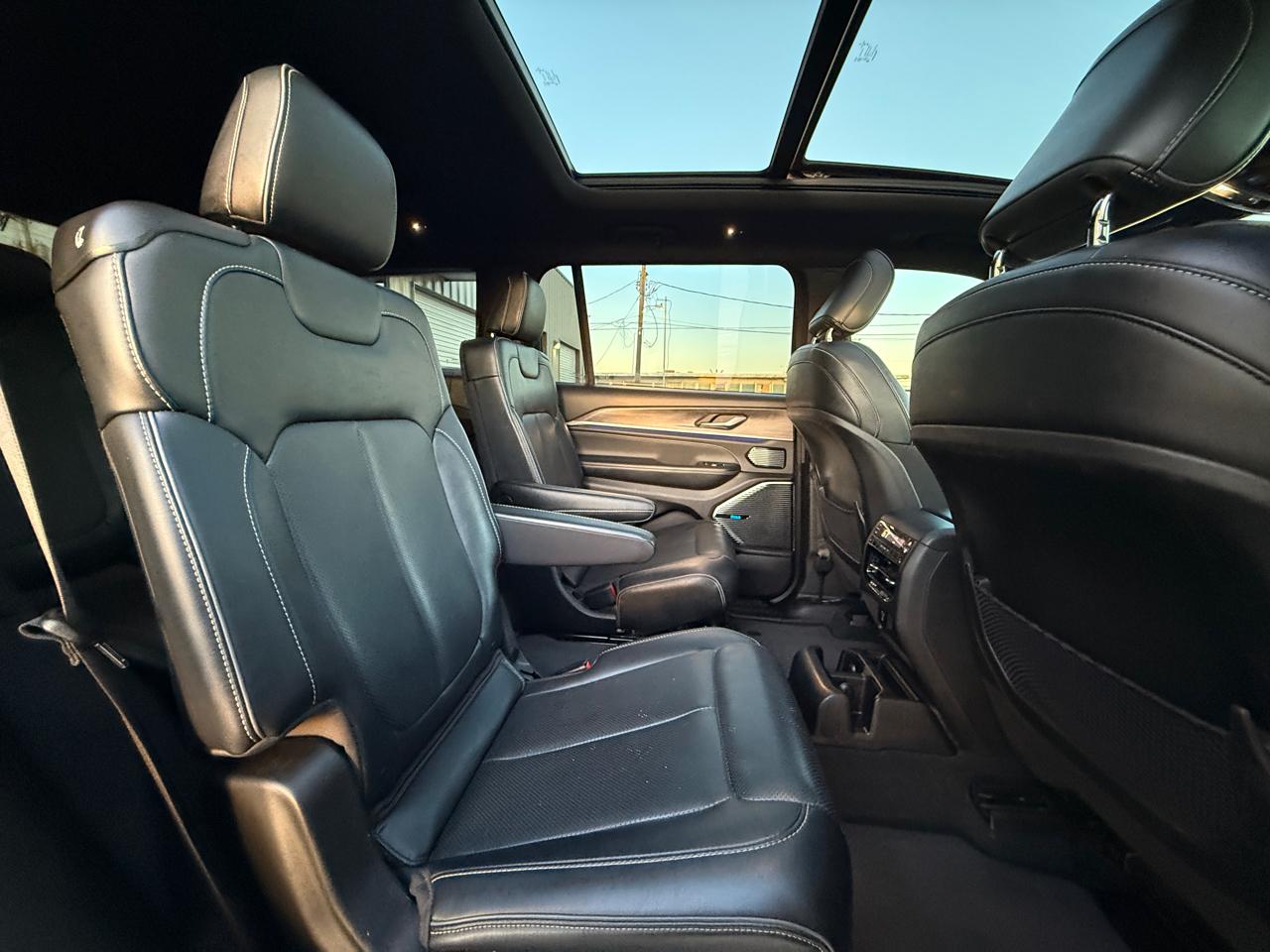 Jeep Grand Cherokee L Overland 4WD 2023