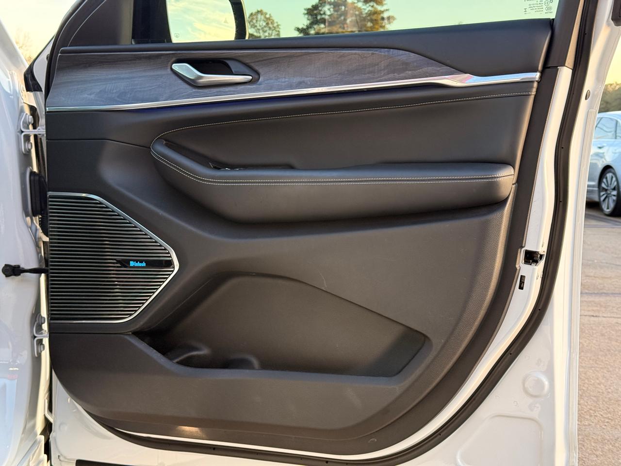 Jeep Grand Cherokee L Overland 4WD 2023