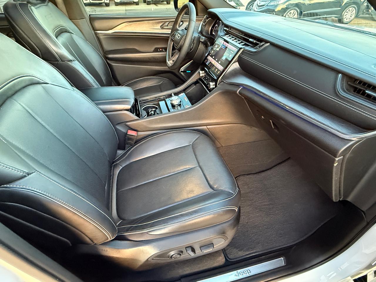 Jeep Grand Cherokee L Overland 4WD 2023