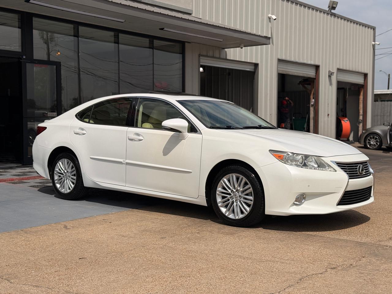Lexus ES 350 Sedan 2013