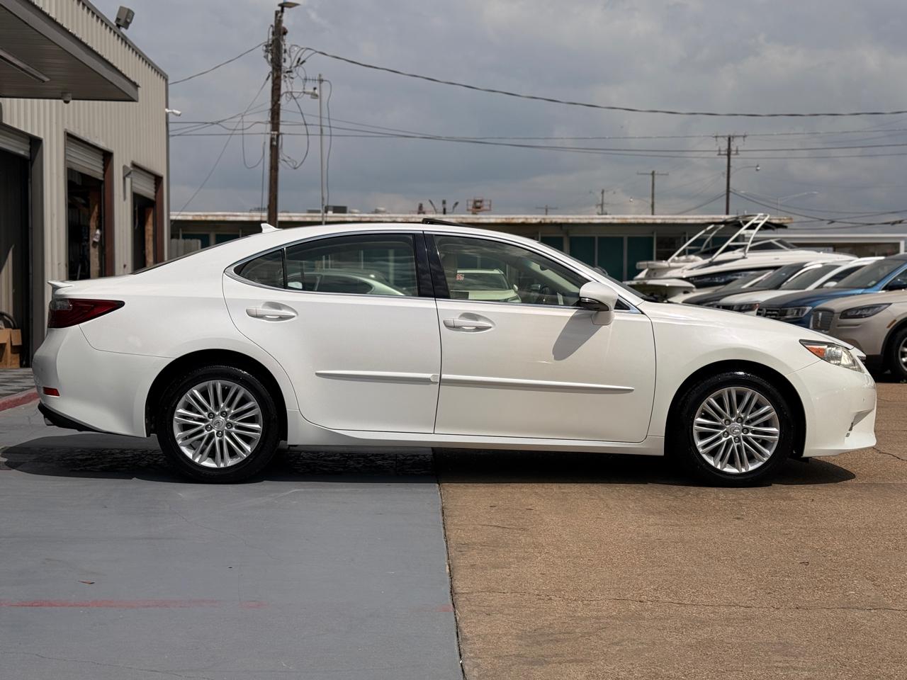 Lexus ES 350 Sedan 2013