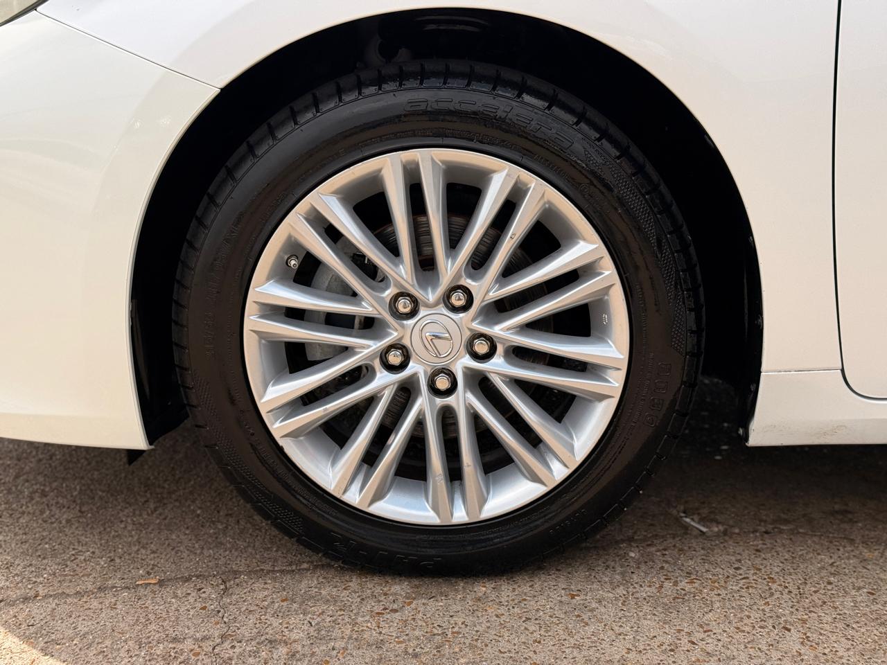 Lexus ES 350 Sedan 2013