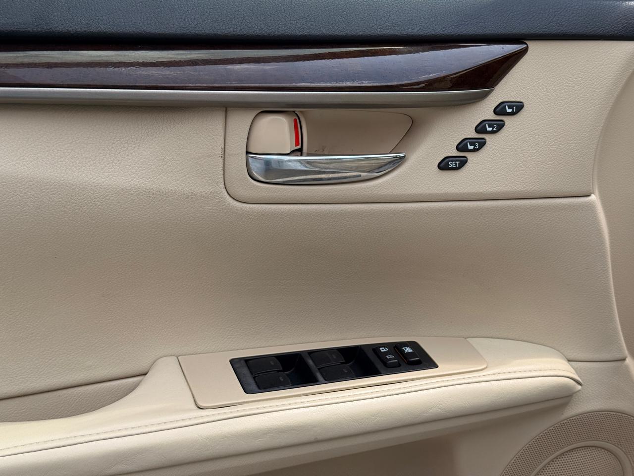 Lexus ES 350 Sedan 2013