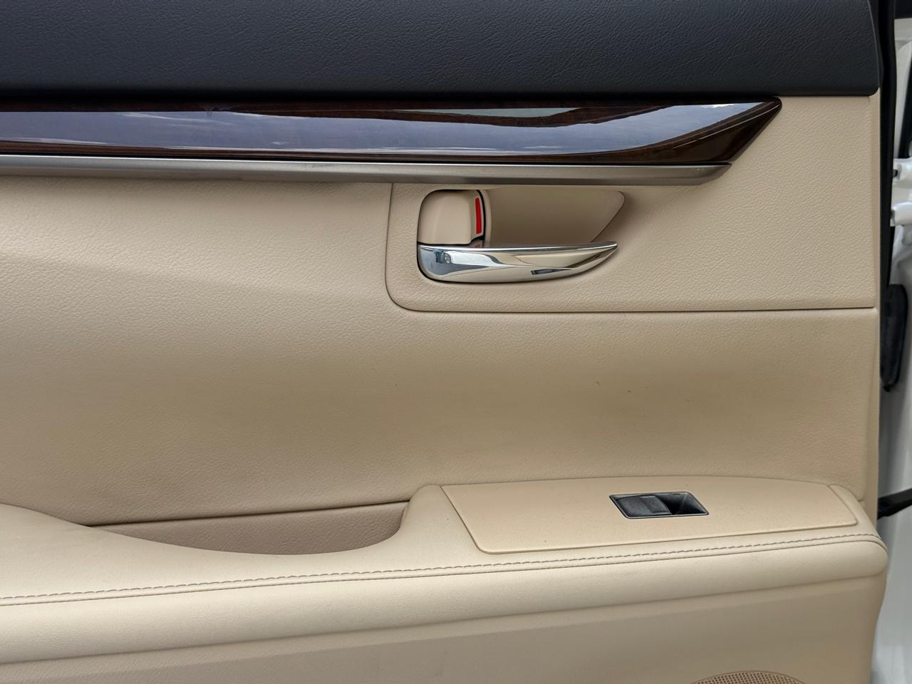 Lexus ES 350 Sedan 2013