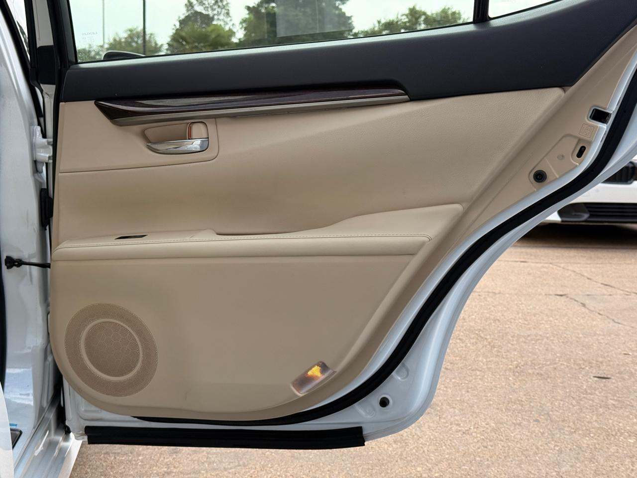 Lexus ES 350 Sedan 2013