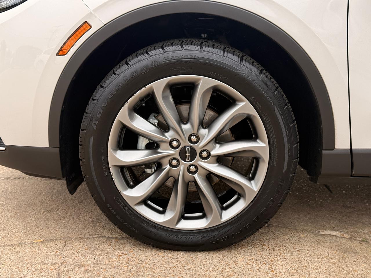 Lincoln Corsair Base 2020