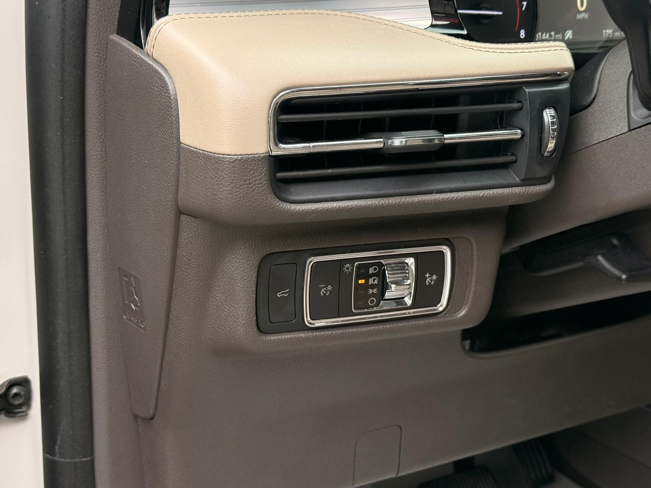 Lincoln Corsair Base 2020