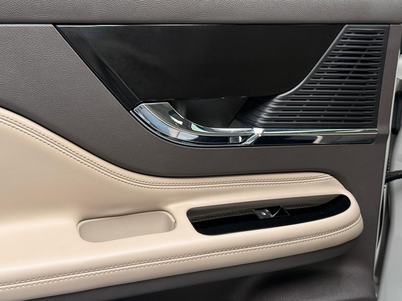 Lincoln Corsair Base 2020