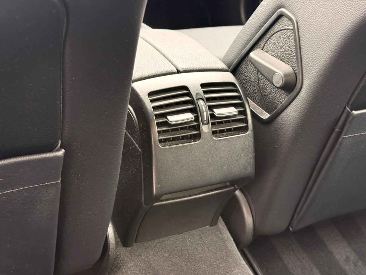 Mercedes-Benz C-Class C250 Luxury Sedan 2014