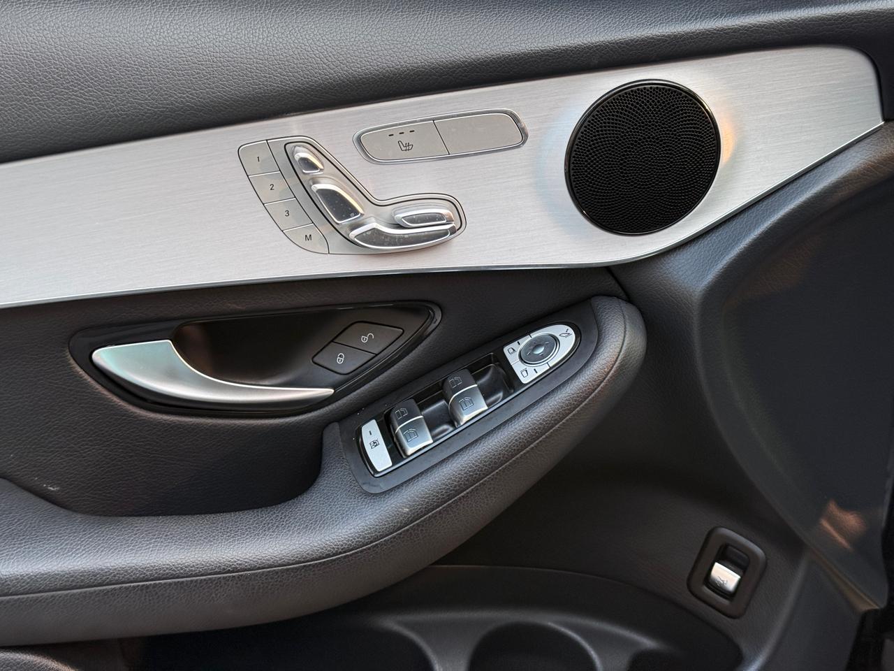 Mercedes-Benz GLC-Class GLC300 2019