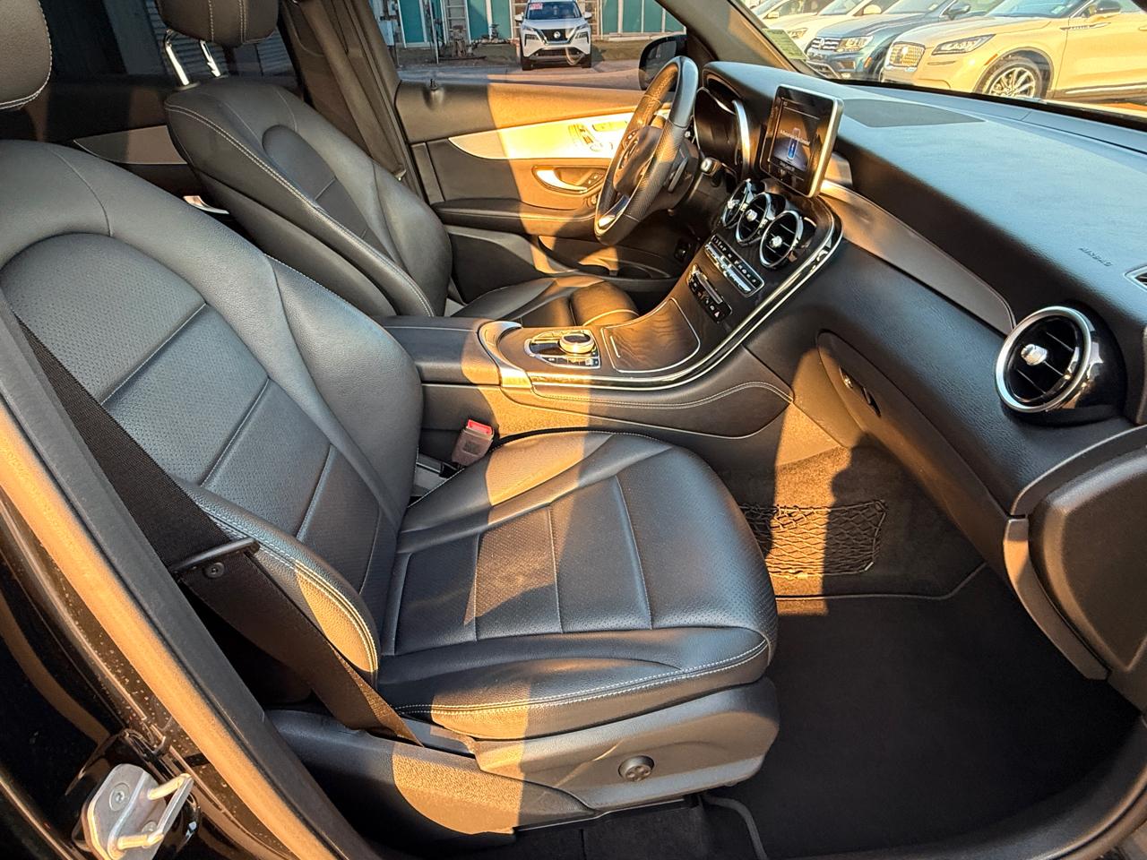 Mercedes-Benz GLC-Class GLC300 2019