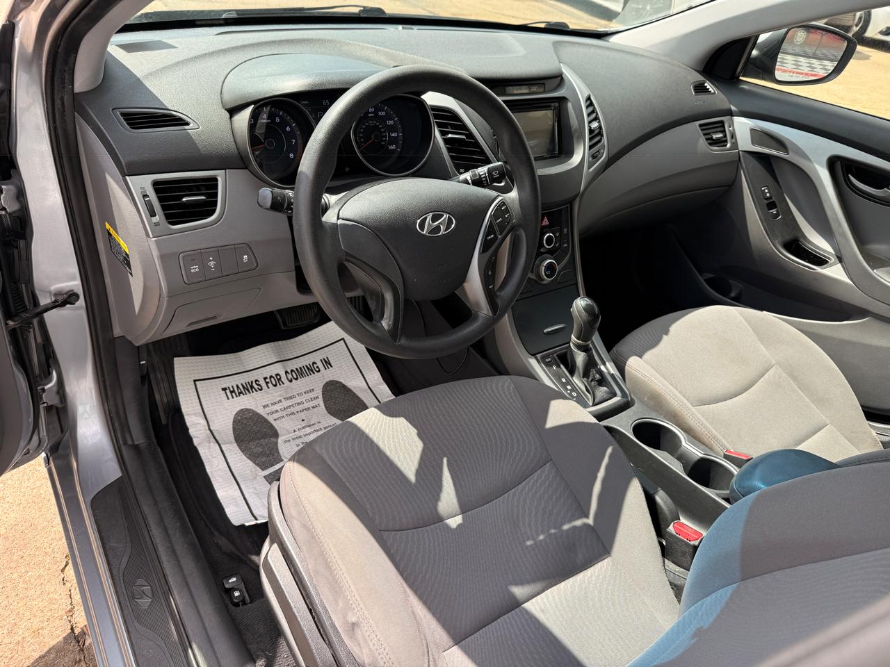 Hyundai Elantra SE 6AT 2015