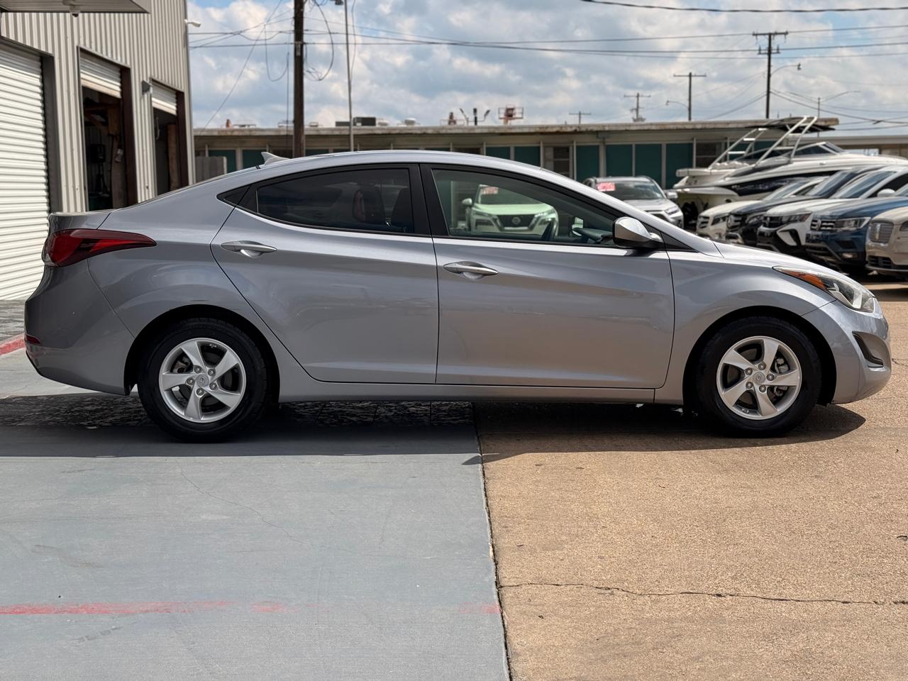 Hyundai Elantra SE 6AT 2015