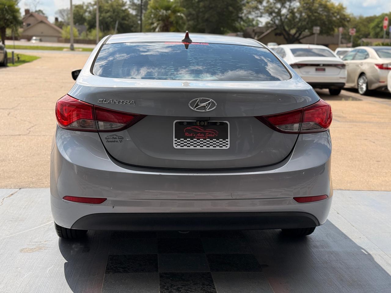 Hyundai Elantra SE 6AT 2015
