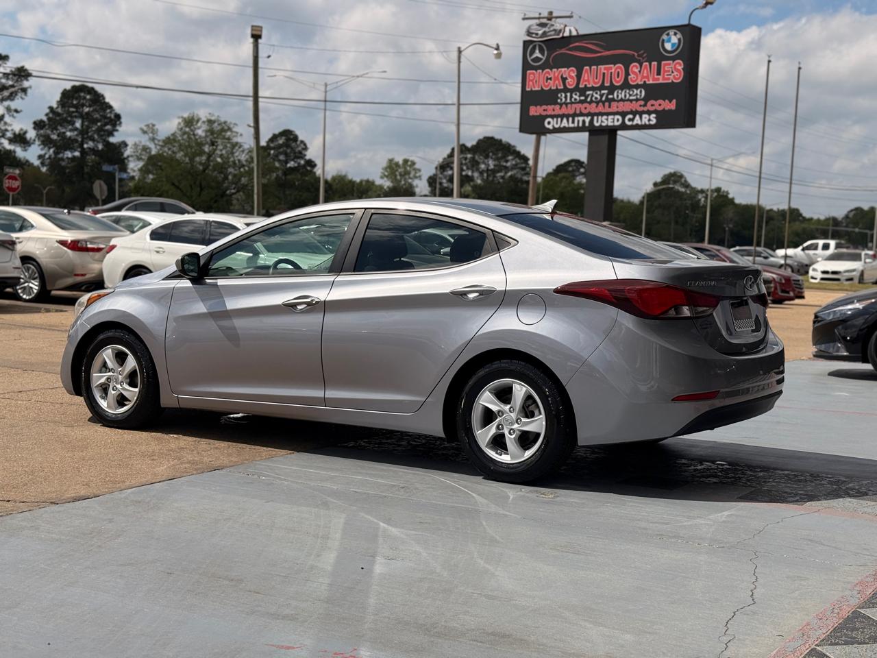 Hyundai Elantra SE 6AT 2015