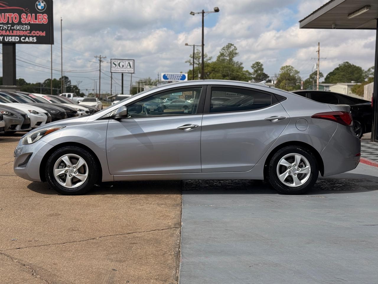 Hyundai Elantra SE 6AT 2015