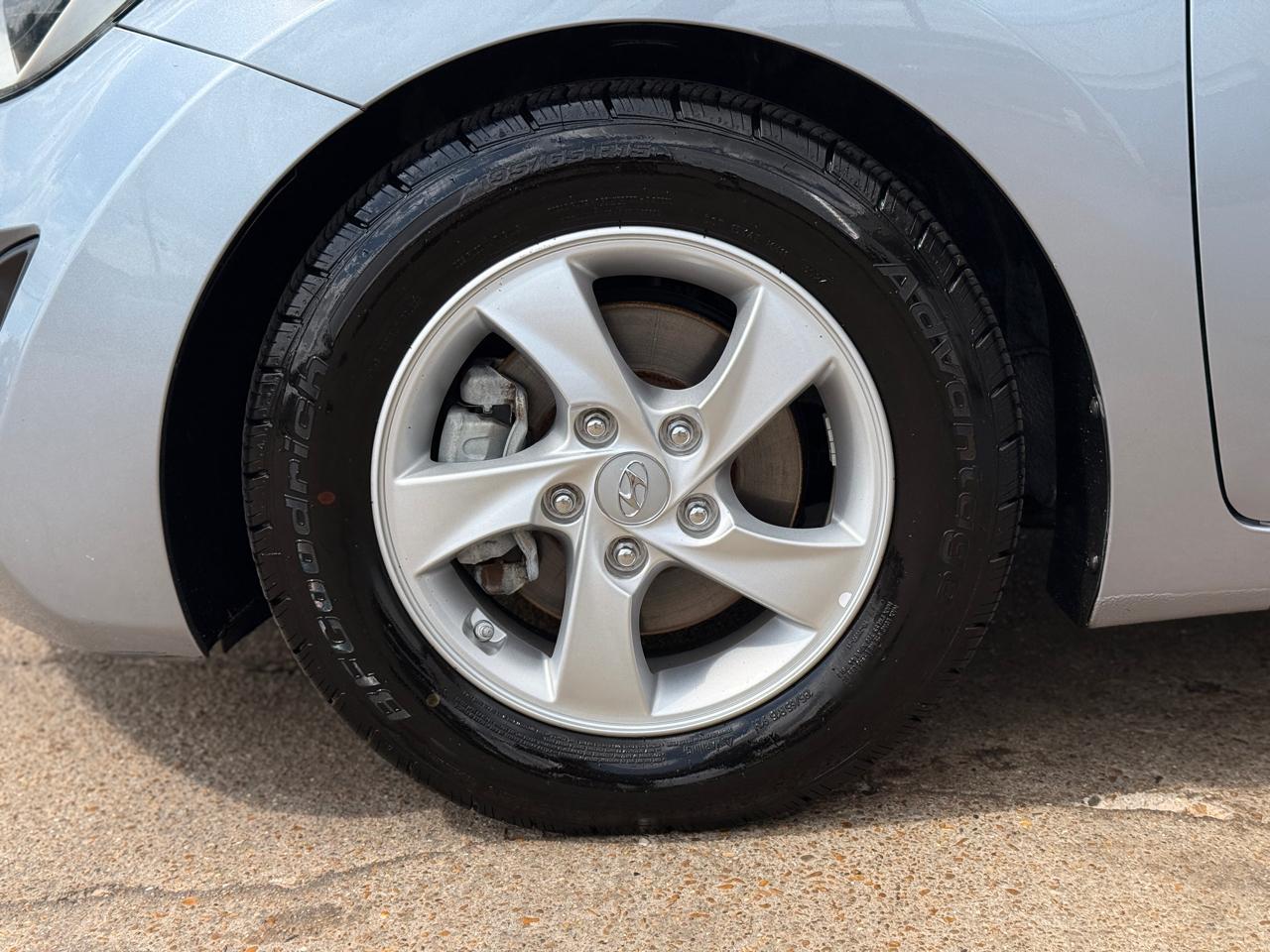 Hyundai Elantra SE 6AT 2015