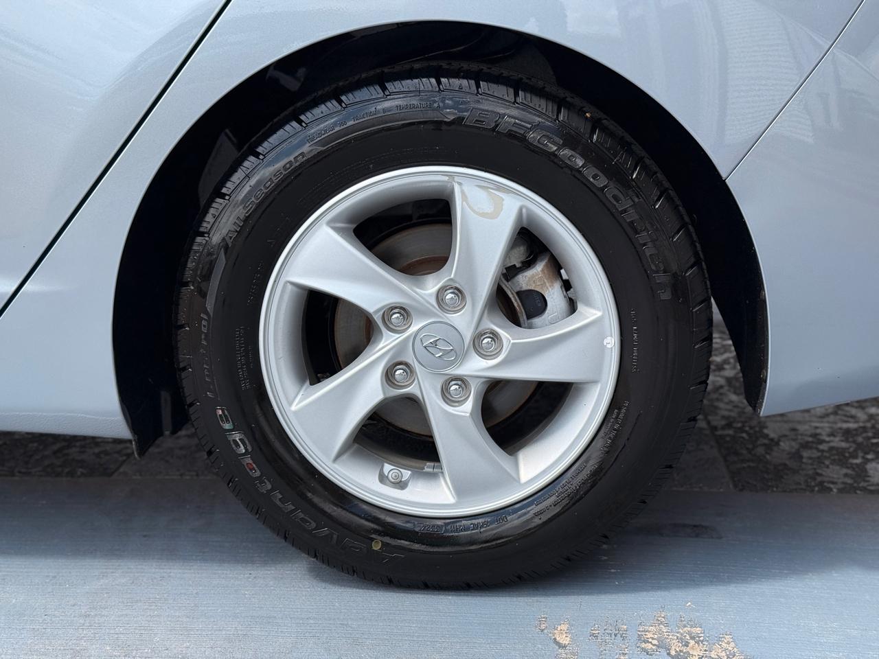 Hyundai Elantra SE 6AT 2015