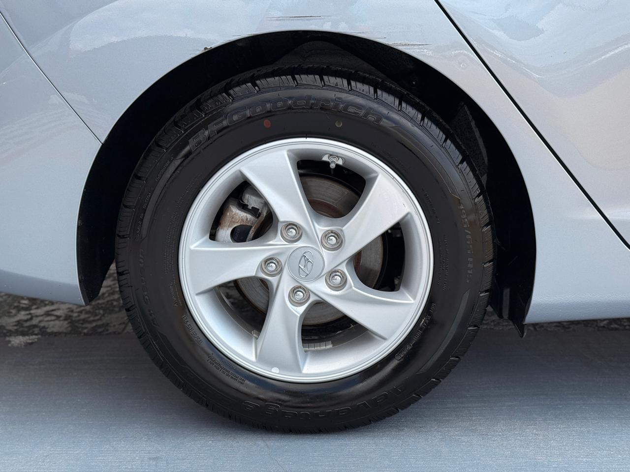 Hyundai Elantra SE 6AT 2015