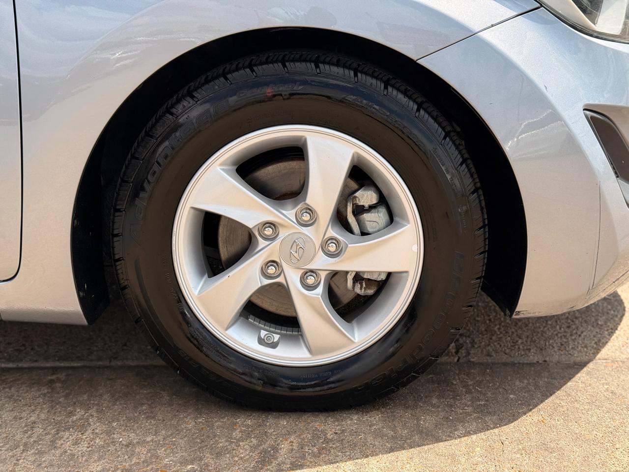 Hyundai Elantra SE 6AT 2015