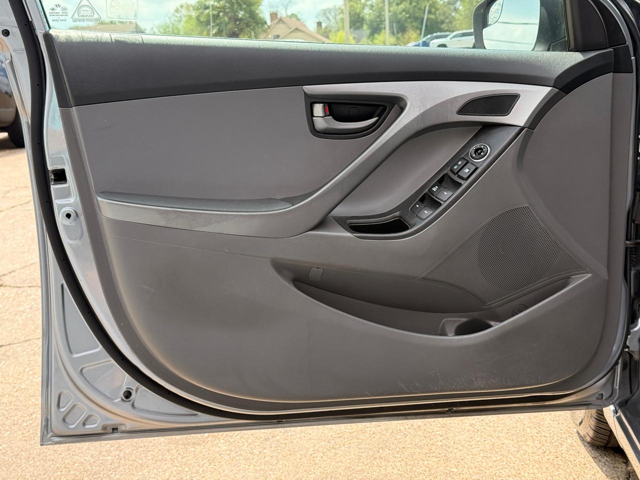 Hyundai Elantra SE 6AT 2015