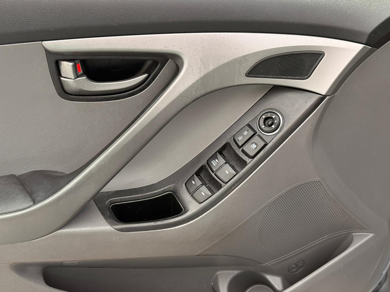 Hyundai Elantra SE 6AT 2015