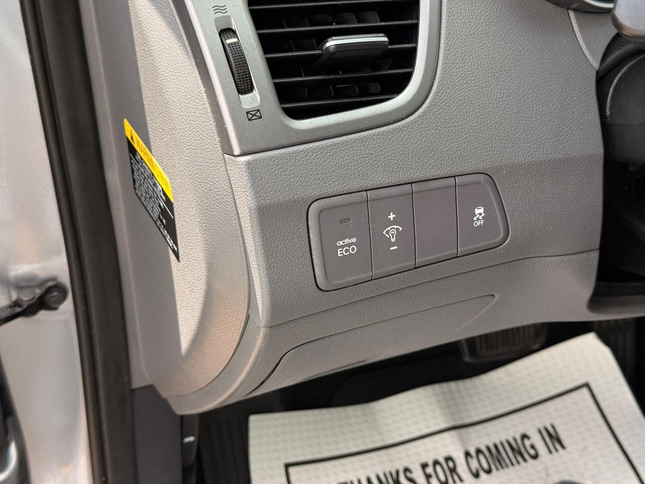 Hyundai Elantra SE 6AT 2015