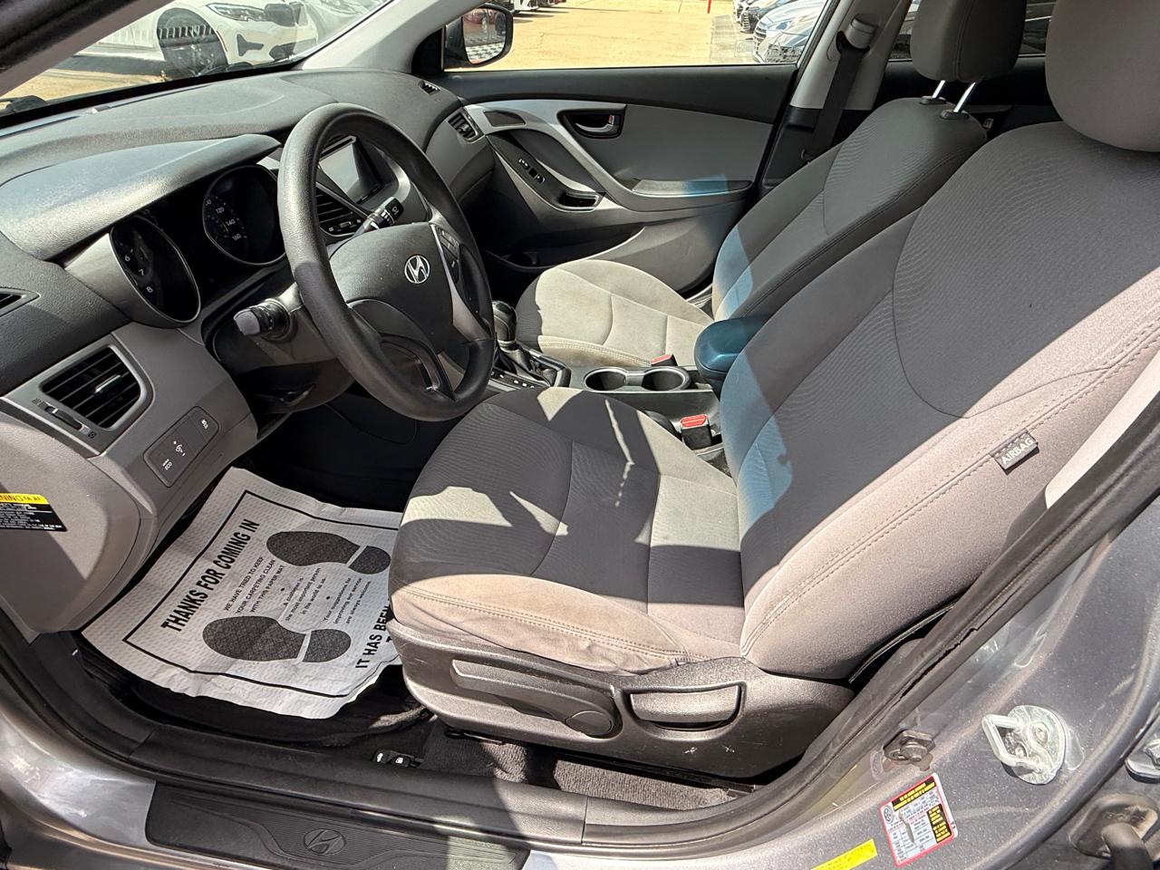 Hyundai Elantra SE 6AT 2015