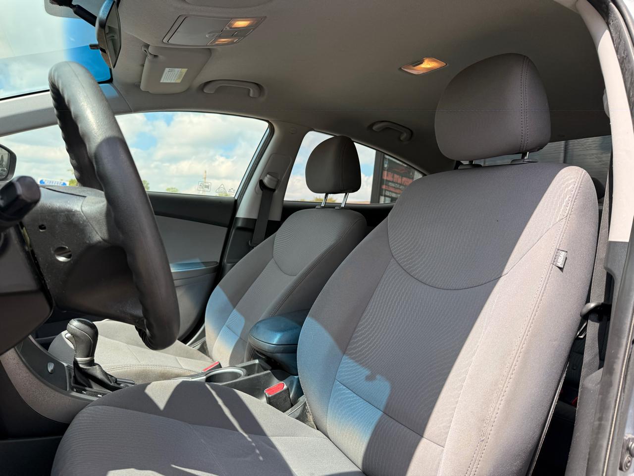 Hyundai Elantra SE 6AT 2015