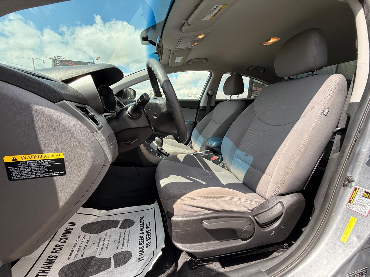 Hyundai Elantra SE 6AT 2015