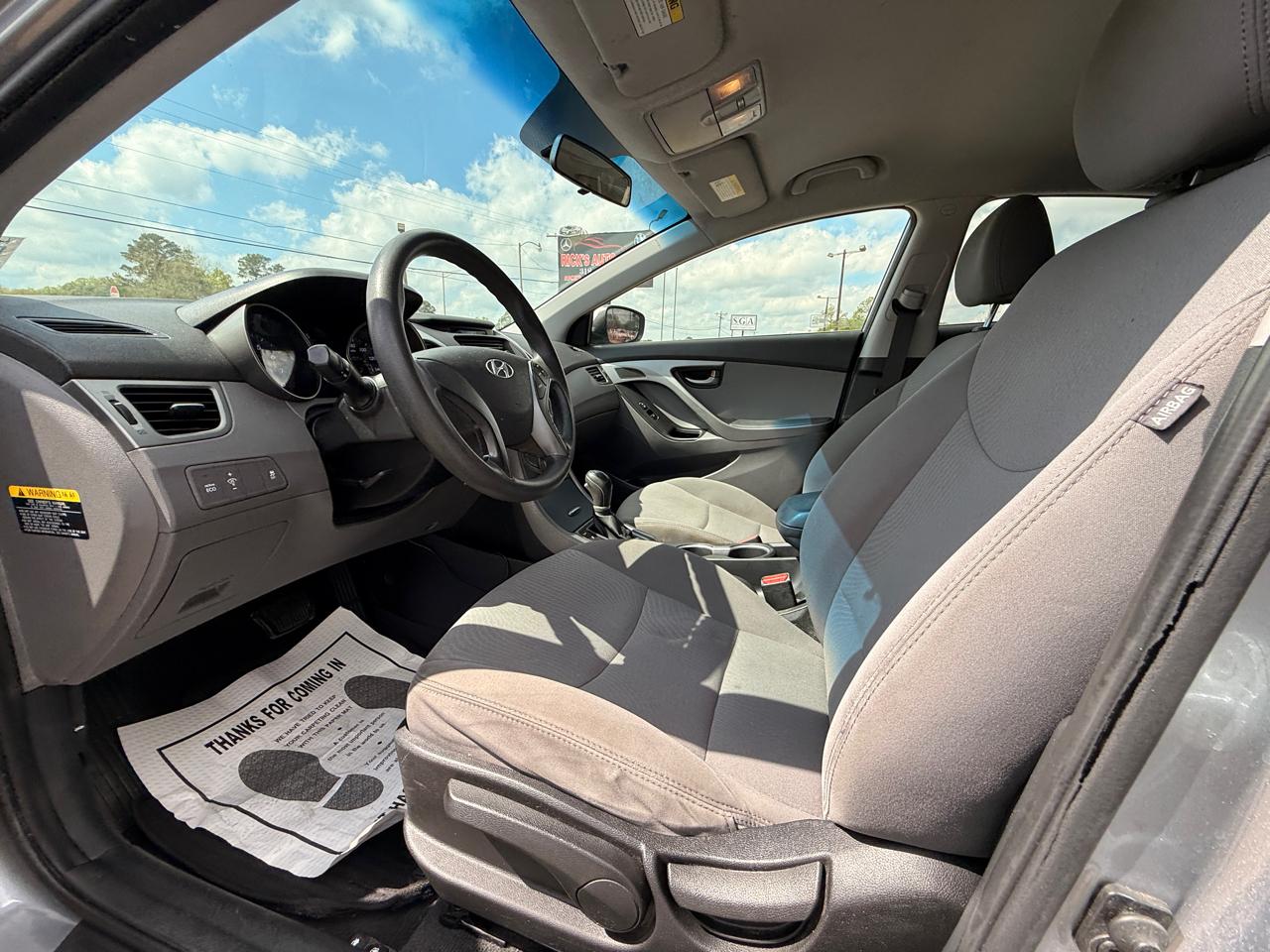 Hyundai Elantra SE 6AT 2015