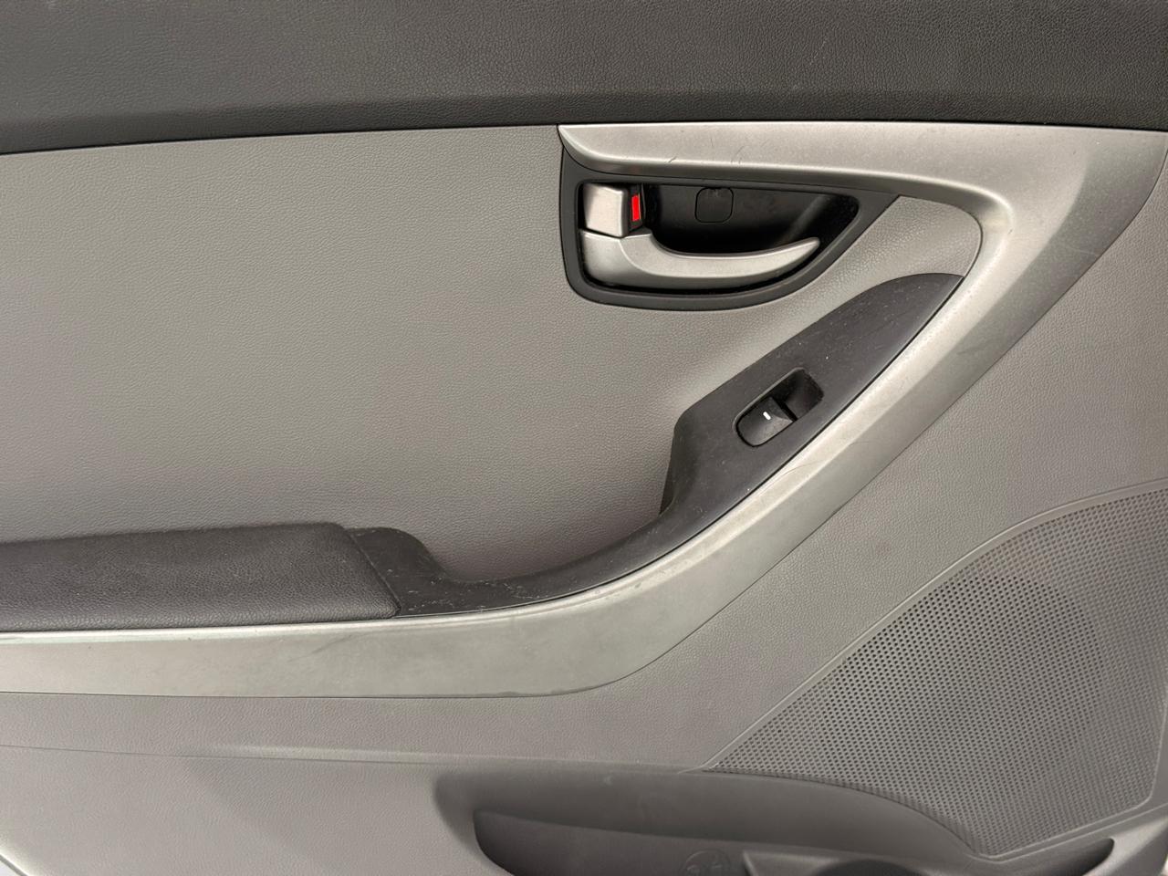 Hyundai Elantra SE 6AT 2015