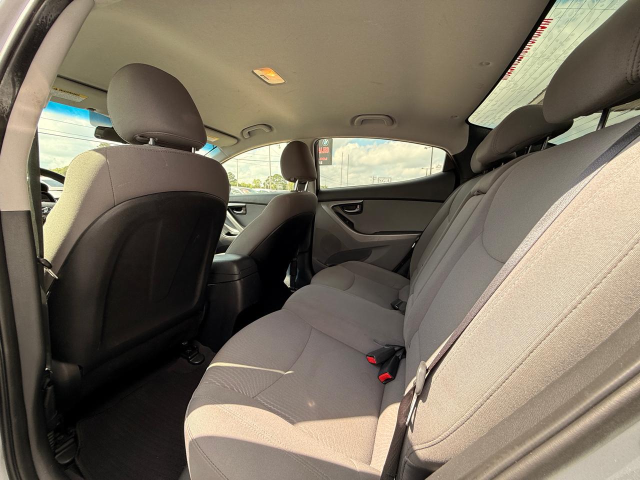 Hyundai Elantra SE 6AT 2015