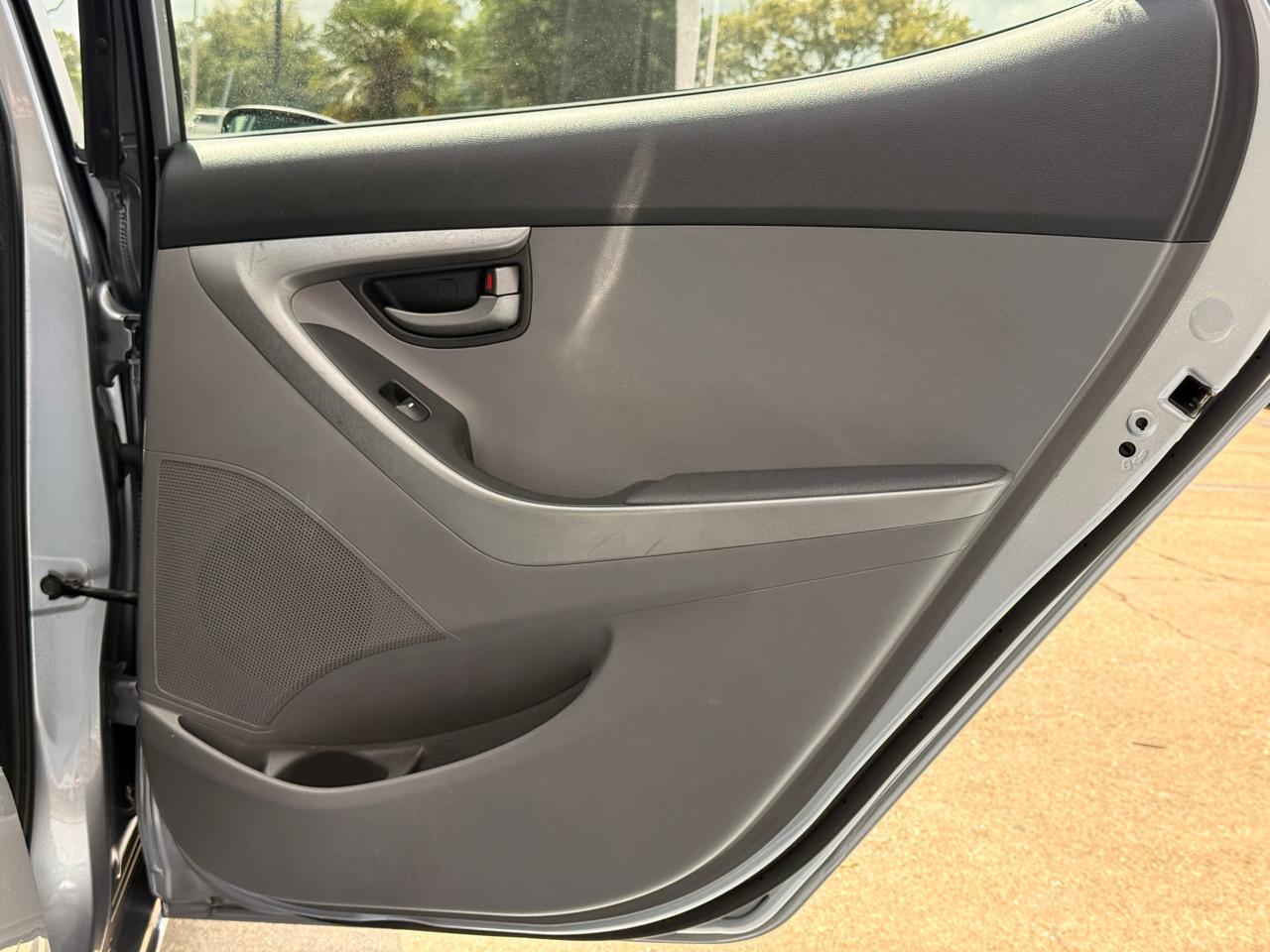 Hyundai Elantra SE 6AT 2015