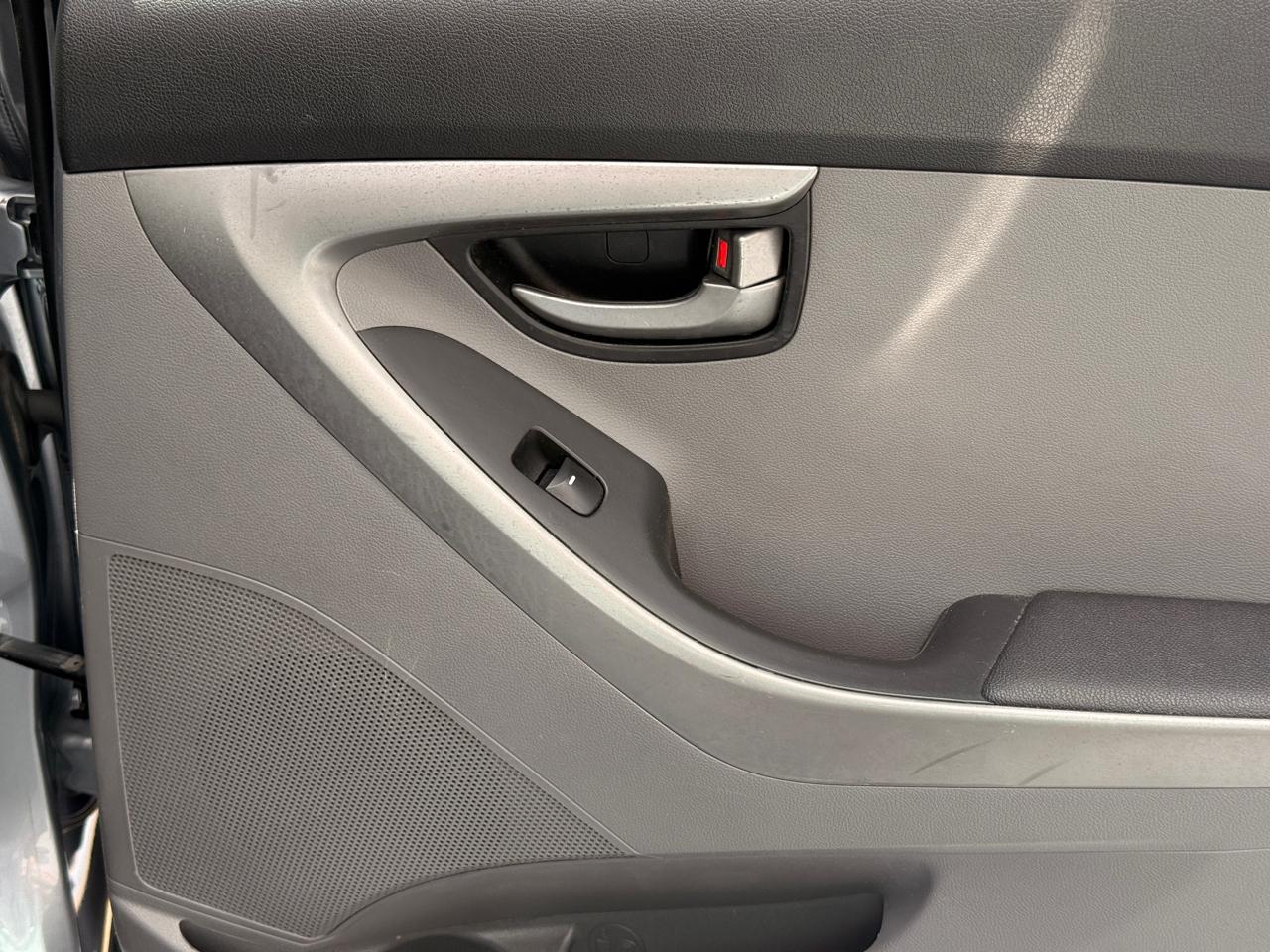 Hyundai Elantra SE 6AT 2015