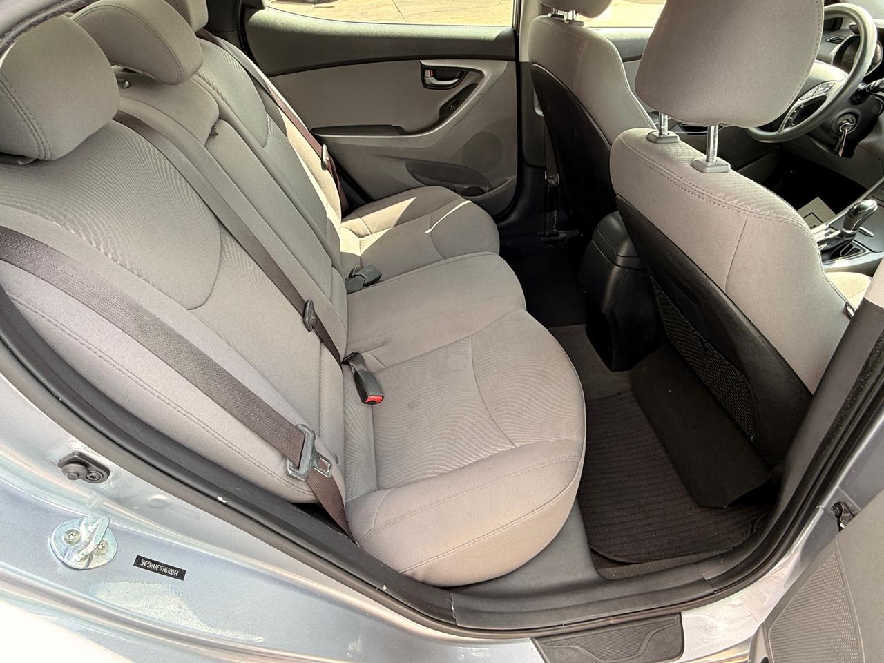 Hyundai Elantra SE 6AT 2015