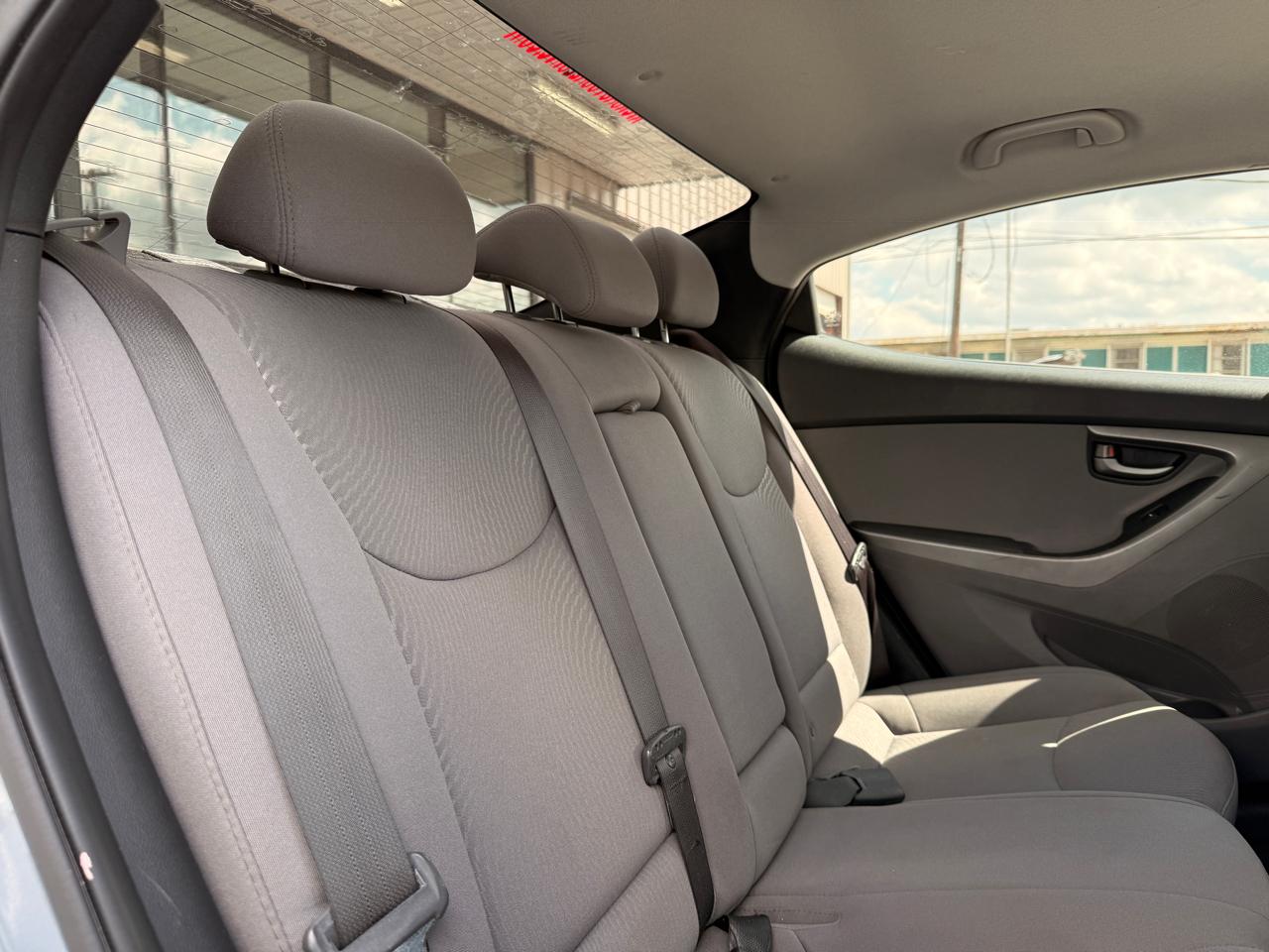 Hyundai Elantra SE 6AT 2015